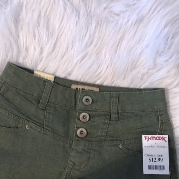 Olive green high waisted shorts - Picture 3 of 6